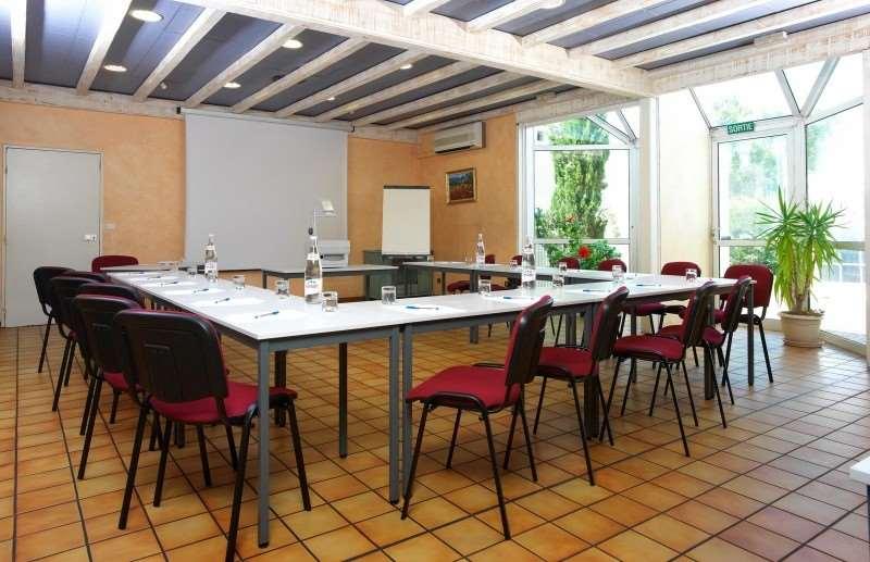 Contact Le Provençal Avec Bornes électriques Hotel
